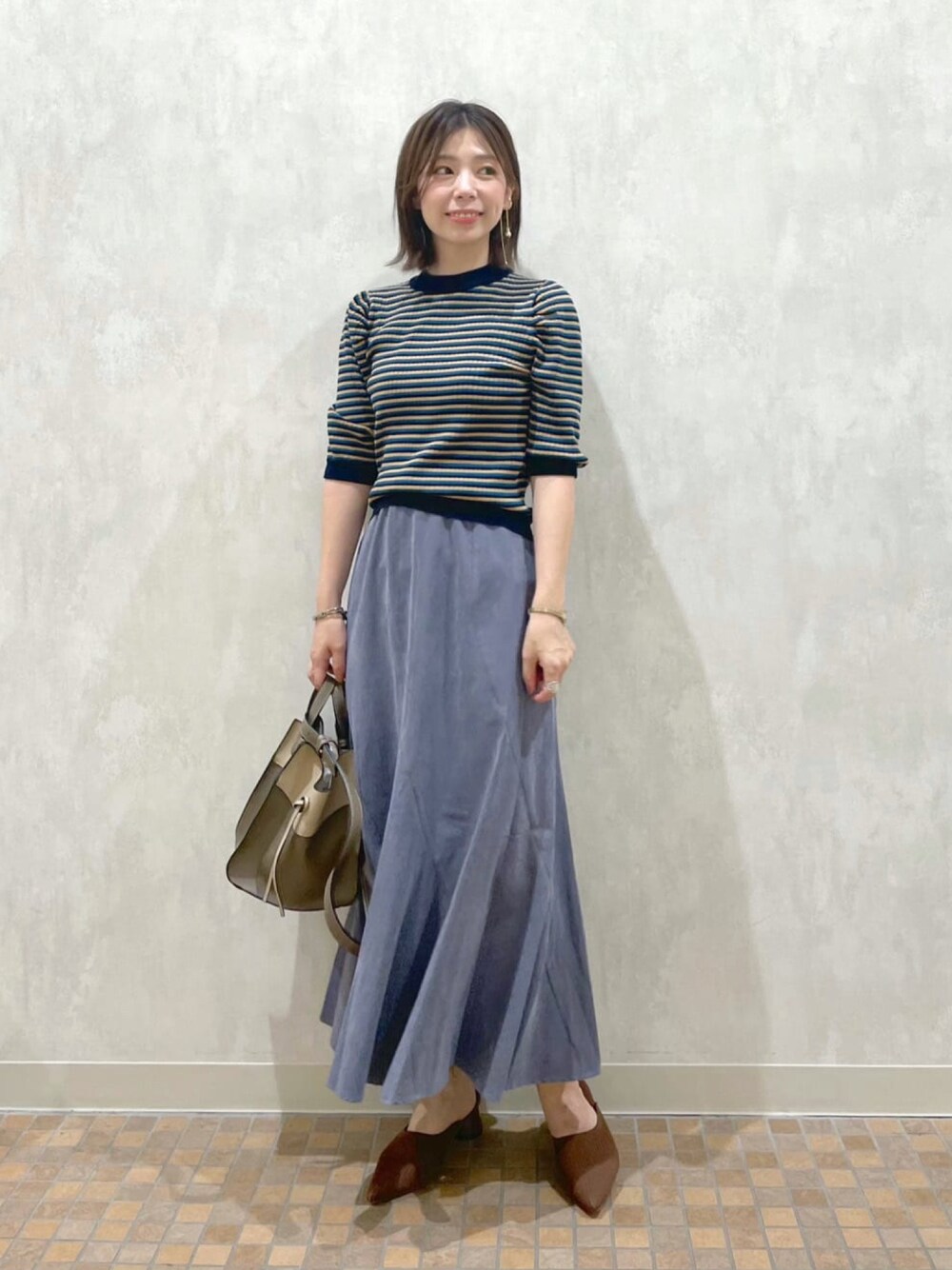 「andemiu、オトナカジュアル、オトナ女子、シンプル、ボーダー、ナロースカート、マーメイドスカート、きれいめカジュアル、秋服準備はじめました、ワントーンコーデ、キレイめ、ガーリー、デート」｜「Andemiuのマルチボーダーニット228378（ニット/セーター、ブルー系）」を使った、manami00716さん（レディース・155cm）の秋コーディネートの1枚目の写真
