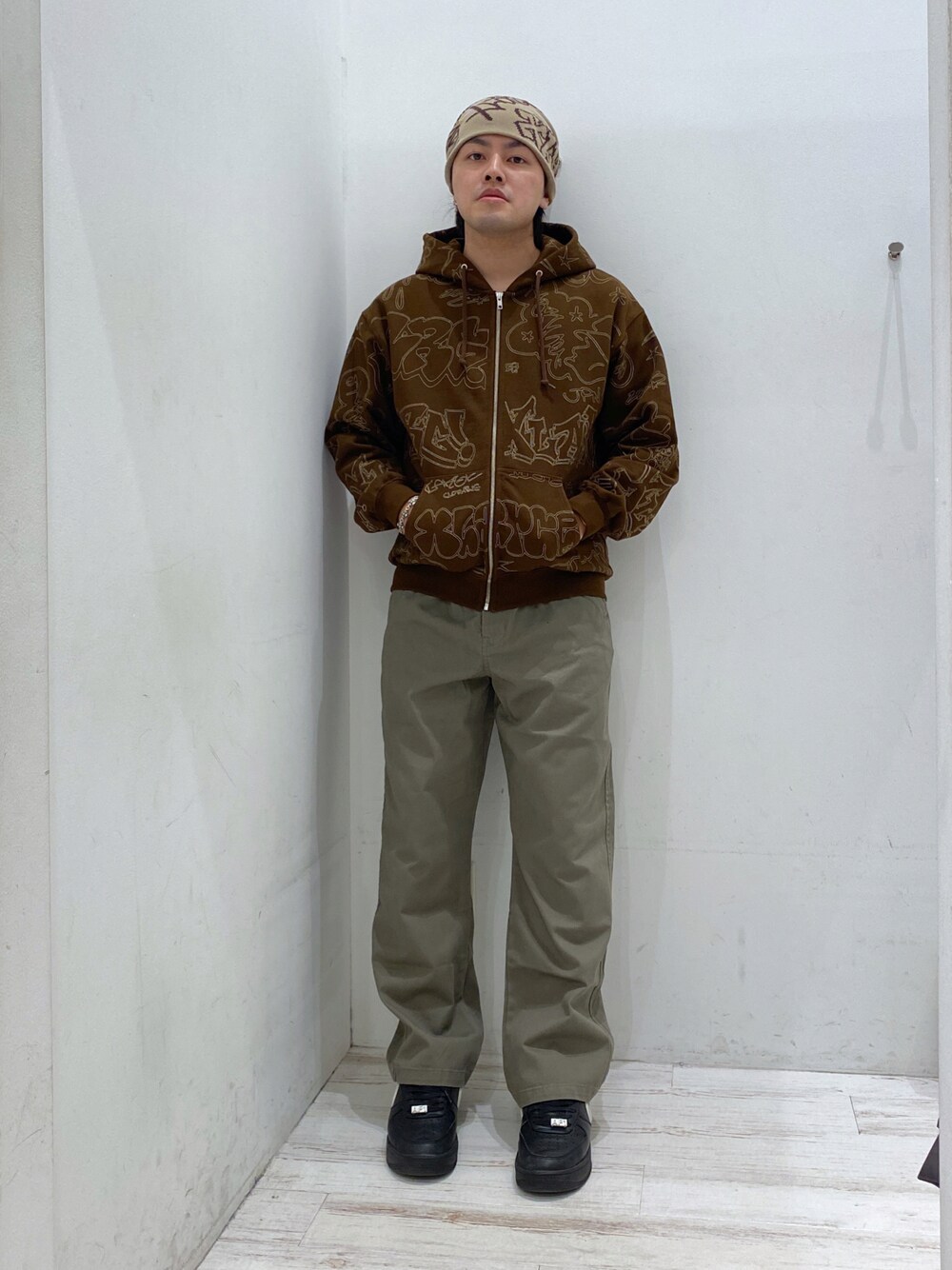 「秋服、メンズファッション、ビッグシルエット、今日のコーデ、ストリート、ストリートコーデ、XLARGE、おしゃれさんと繋がりたい、いいね、save、フォローお願いします🤑」｜「XLARGEのGRAFFITI BEANIE（ニットキャップ/ビーニー、ベージュ系）」を使った、Tatsukiさん（メンズ・173cm）の秋コーディネートの1枚目の写真