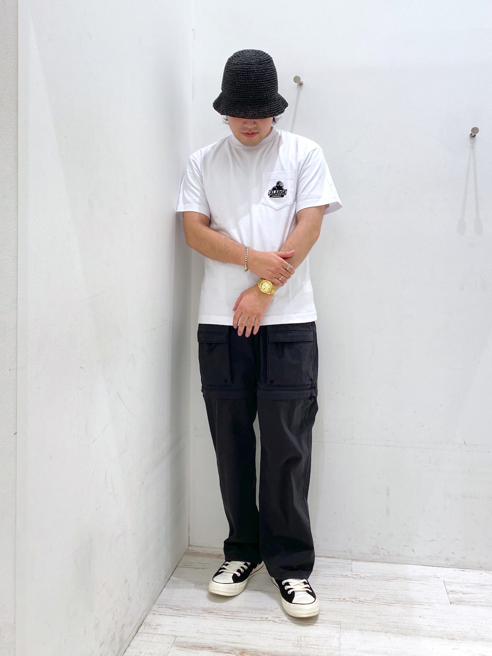 「XLARGEのKNITTED PAPER BUCKET HAT（ハット、ブラック系）」を使った、Tatsukiさん（メンズ・173cm）の夏コーディネートの1枚目の写真