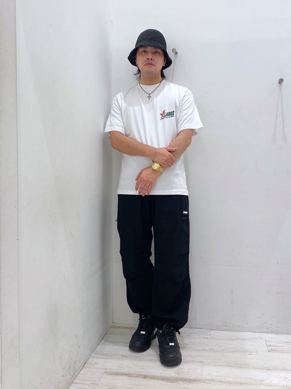 「XLARGEのKNITTED PAPER BUCKET HAT（ハット、ブラック系）」を使った、Tatsukiさん（メンズ・173cm）の夏コーディネートの1枚目の写真