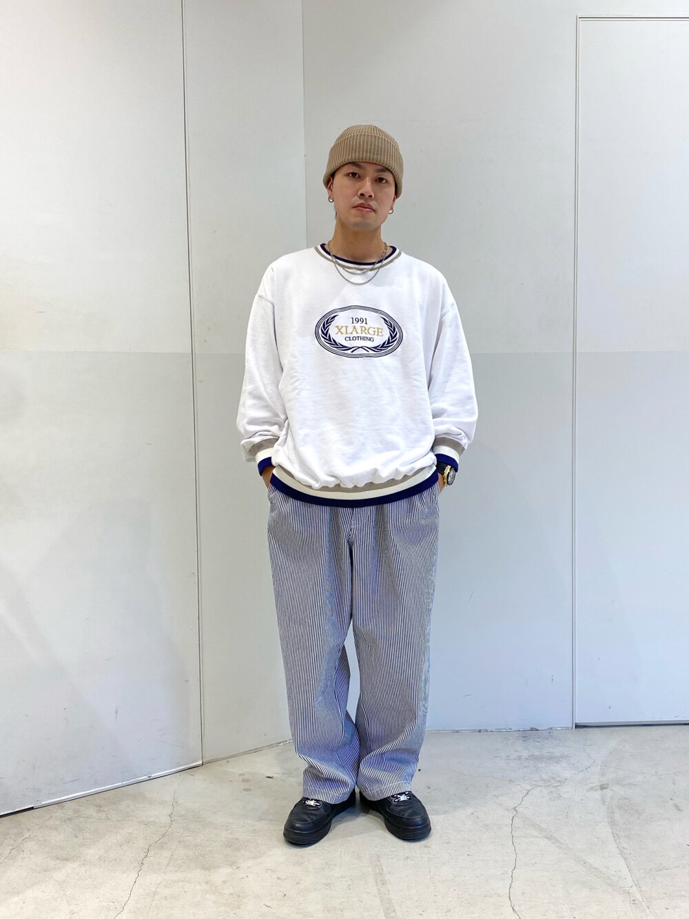 「シンプルコーデ、秋服、今日のコーデ、ワイドパンツ、おしゃれさんと繋がりたい、ootd、ストリートコーデ、キレイめ、スラックス、XLARGE、ストリート、いいね、save、フォローお願いします🤑」｜「XLARGEのRIB LINE CREWNECK SWEAT（スウェット、ホワイト系）」を使った、Tatsukiさん（メンズ・173cm）の秋コーディネートの1枚目の写真