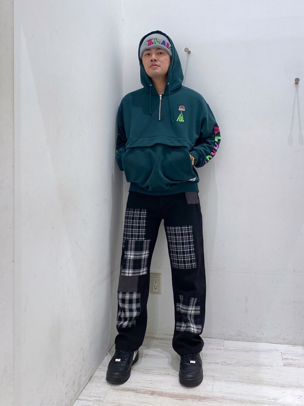 「XLARGEのTIM COMIX ANORAK SWEATSHIRT（パーカー、パープル系）」を使った、Tatsukiさん（メンズ・173cm）の秋コーディネートの1枚目の写真