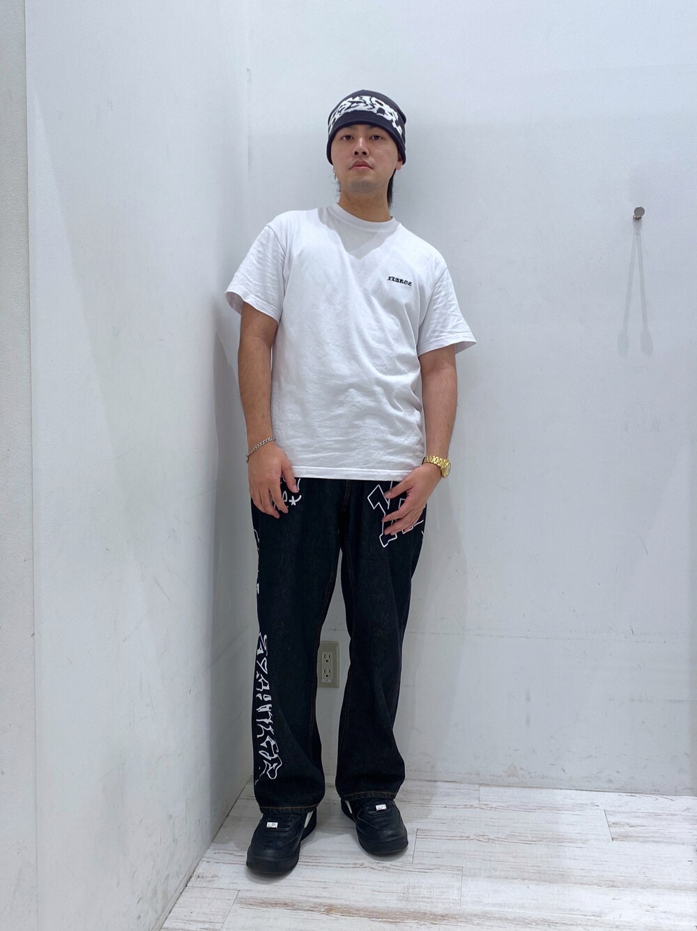「XLARGEのEMBROIDERY OLD ENGLISH S/S TEE（Tシャツ/カットソー、ホワイト系）」を使った、Tatsukiさん（メンズ・173cm）の夏コーディネートの1枚目の写真