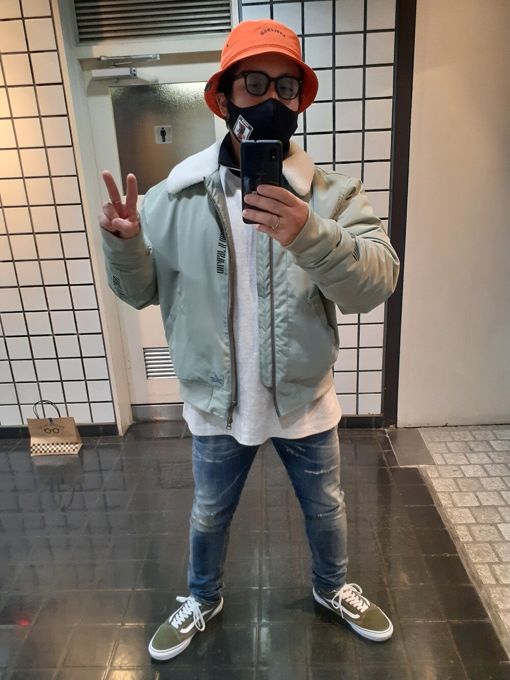 「大人コーデ、ミリタリー、大人ストリート、メンズコーデ、休日スタイル、おしゃれさんと繋がりたい」｜「APPLEBUMのアイテム（ハット、オレンジ系）」を使った、$sho$さん（メンズ・172cm）の秋コーディネートの1枚目の写真