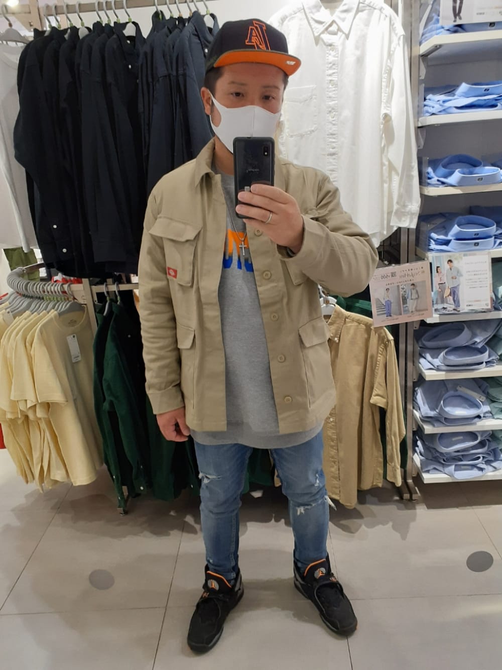 「春服みてみて、休日コーデ、メンズコーデ、春、デニム、ストリートコーデ、ベージュ」｜「ZARAのアイテム（デニムパンツ、ブルー系）」を使った、$sho$さん（メンズ・172cm）の春コーディネートの1枚目の写真