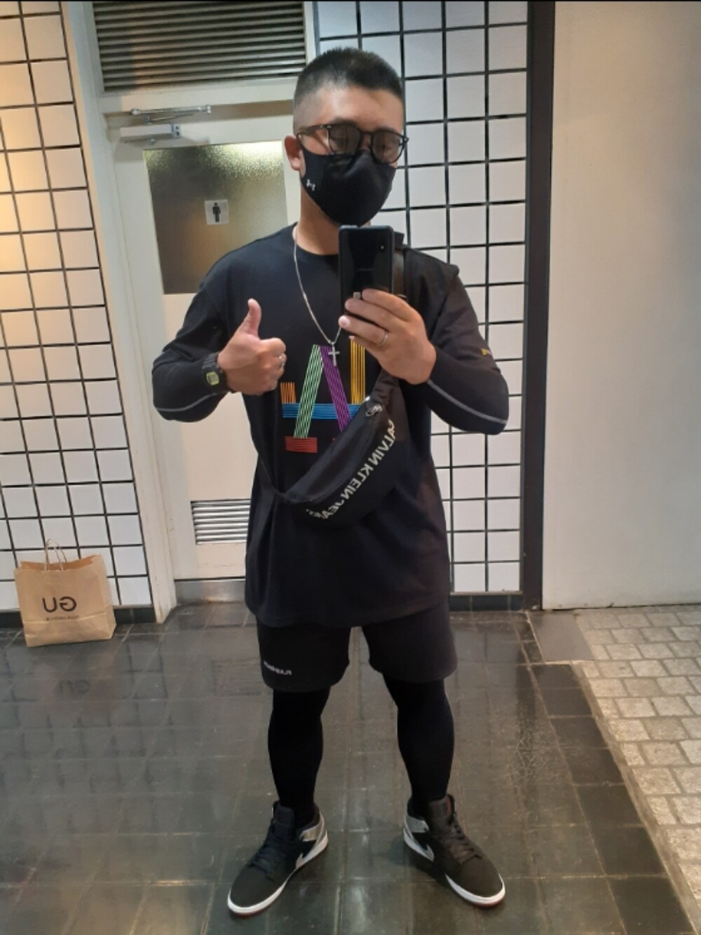 「夏コーデ、オトナカジュアル、ハーフパンツ、サングラス」｜「newera×btsのアイテム（Tシャツ/カットソー、ブラック系）」を使った、$sho$さん（メンズ・172cm）の夏コーディネートの1枚目の写真