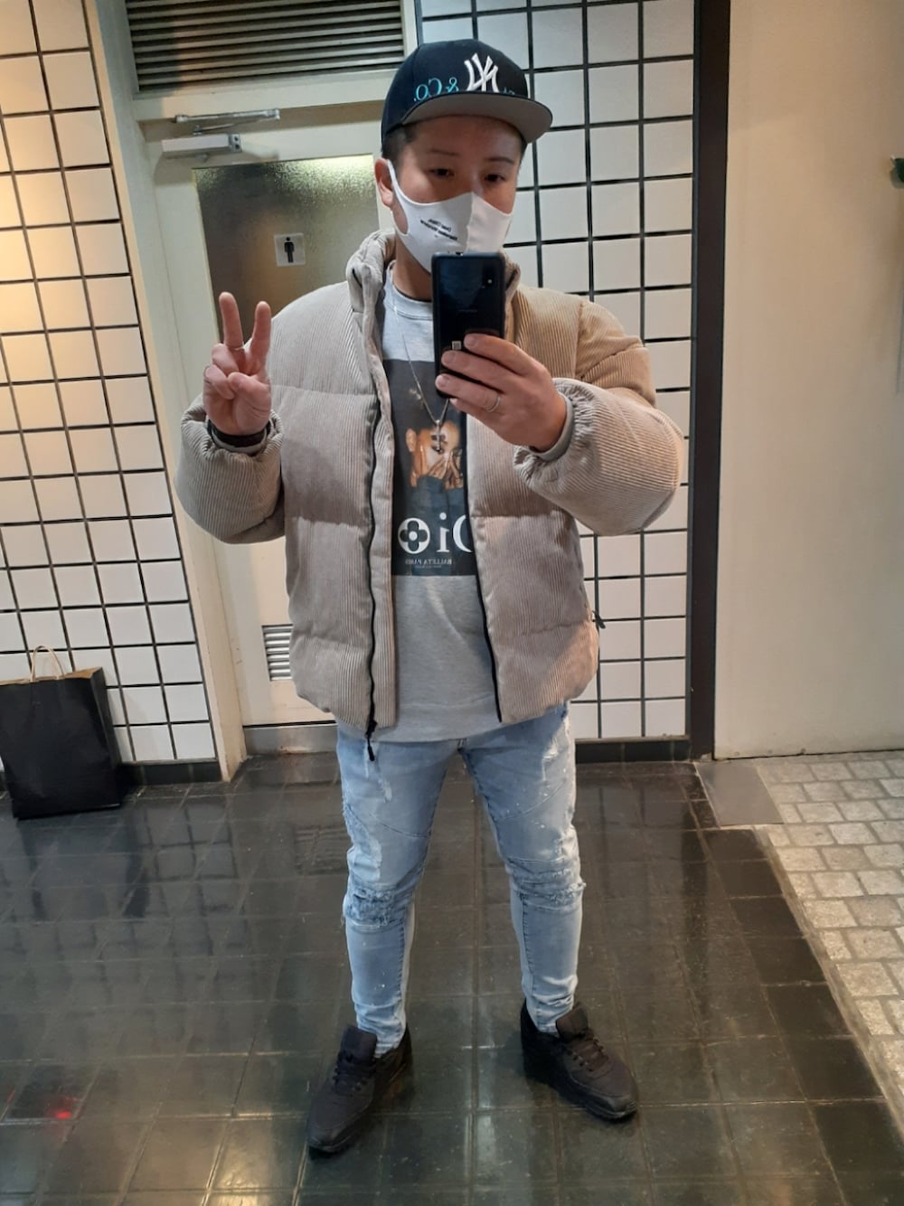 「オーバーサイズ、デニムパンツ、ビッグシルエット、スニーカーコーデ、大人ストリート」｜「'47のアイテム（キャップ、ブラック系）」を使った、$sho$さん（メンズ・172cm）の冬コーディネートの1枚目の写真