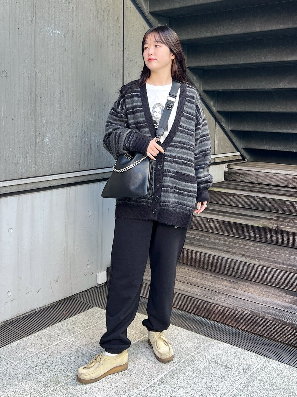 すぐ届く☆X-girl ハンドバッグ ストリートコーデのアクセント STICKER HANDBAG（ハンドバッグ）｜X-girl（エックスガール）の