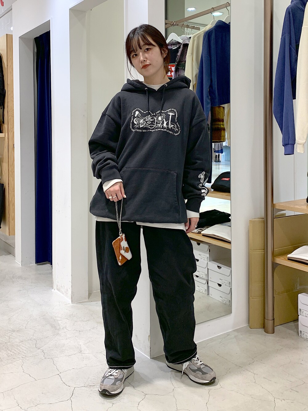 「エックスガール、x-girl」｜「X-girlのWIDE TAPERED PANTS（その他パンツ、ブラック系）」を使った、高平舞菜さん（レディース・159cm）の秋コーディネートの1枚目の写真