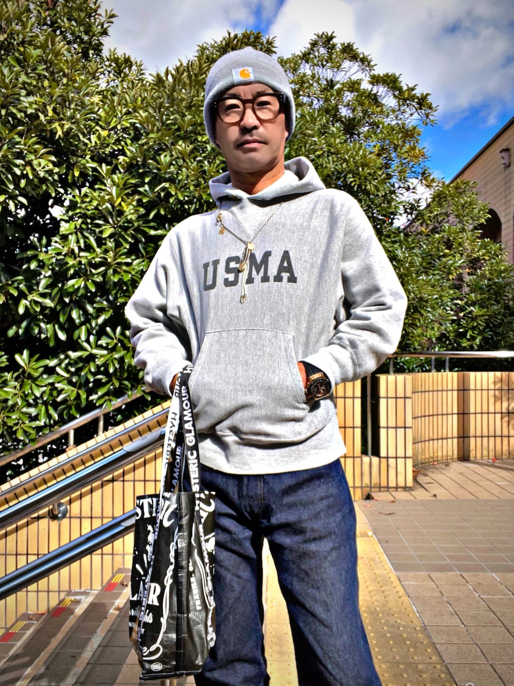 「HYSTERIC GLAMOUR、carhartt、VINTAGE、vintage、Champion、チャンピオン、USMA、USARMY、ミリタリー、ヴィンテージ、今日のコーデ、お洒落さんとつながりたい、ビンテージ、ビンスエ」｜「VINTAGEのアイテム（パーカー、グレー系）」を使った、怠惰ですけれども®︎さん（メンズ・170cm）の秋コーディネートの1枚目の写真