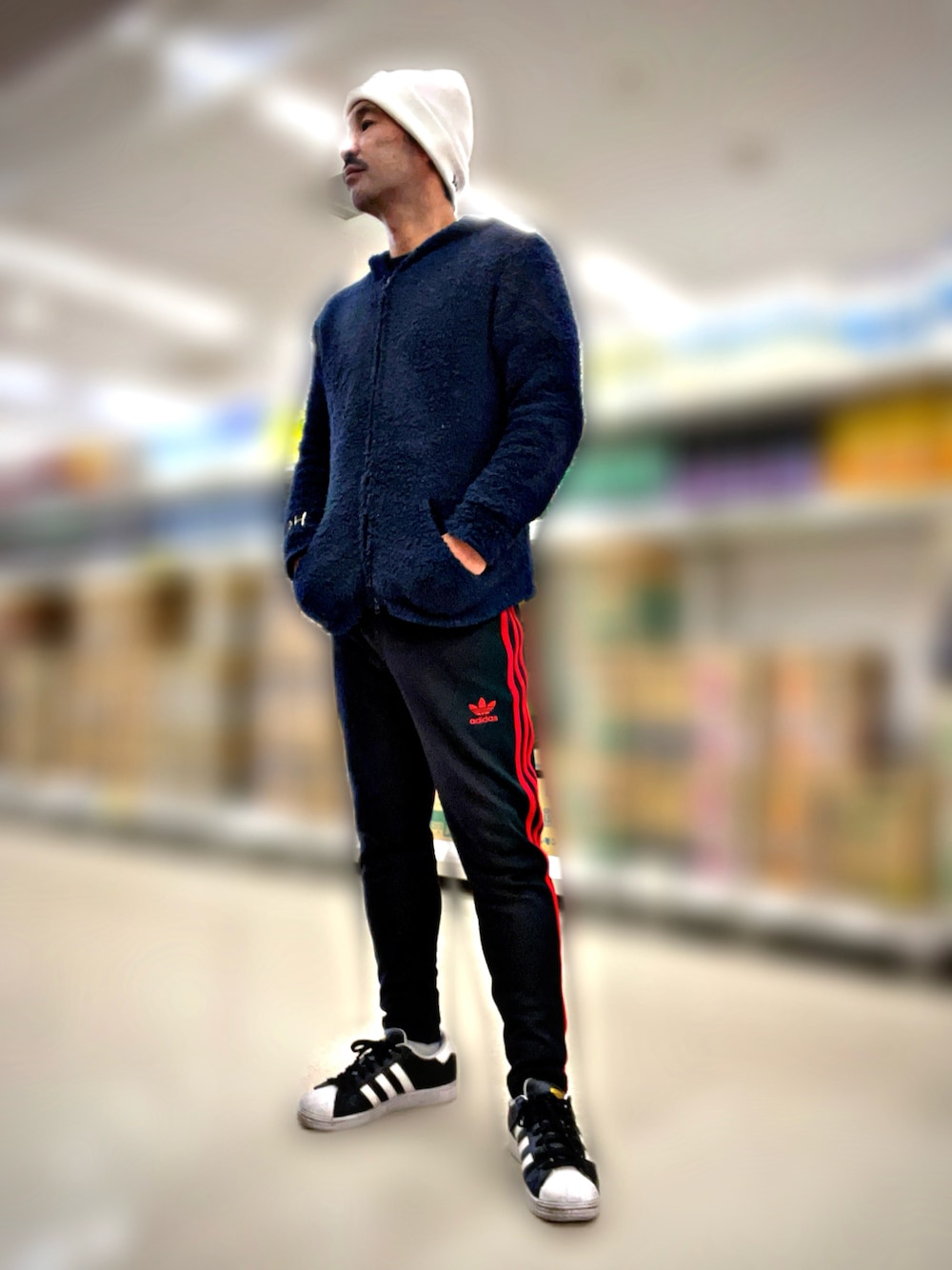 「おしゃれさんと繋がりたい、お洒落さんとつながりたい、今日のコーデ、アディダスオリジナルス、adidas originals、Ron Herman、ロンハーマン」｜「Ron Hermanのアイテム（パーカー、ブルー系）」を使った、怠惰ですけれども®︎さん（メンズ・170cm）の秋コーディネートの1枚目の写真
