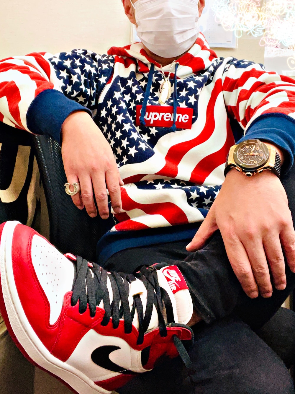 「シュプリーム、supreme、シルバーアクセサリー、シルバーアクセ、ジョーダン1、jordan1、アメリカンフラッグ、wearhalloween2021、ウブロ、HUBLOT、ストリート系、今日のコーデ、お洒落さんとつながりたい」｜「Supreme のアイテム（パーカー、その他）」を使った、怠惰ですけれども®︎さん（メンズ・170cm）の秋コーディネートの1枚目の写真