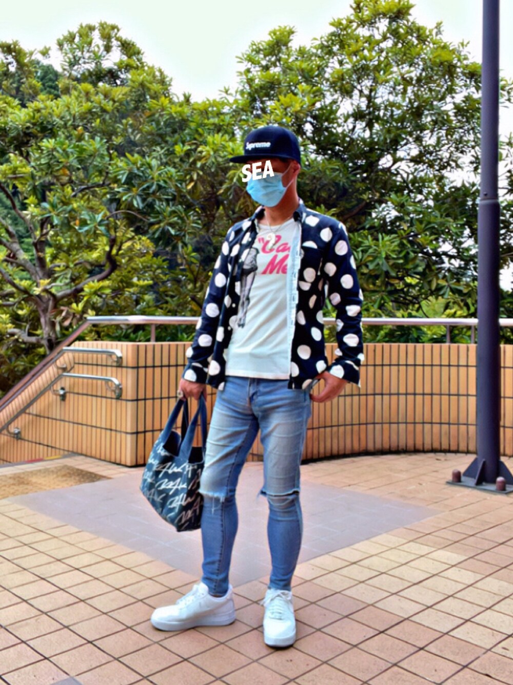 「今日のコーデ、SHIPS、Hysteric Glamour、ヒステリックグラマー、シップス、シュプリーム、supreme、NEWERA、お洒落さんとつながりたい、airforce1」｜「SHIPSのアイテム（シャツ/ブラウス、ブルー系）」を使った、怠惰ですけれども®︎さん（メンズ・170cm）の夏コーディネートの1枚目の写真