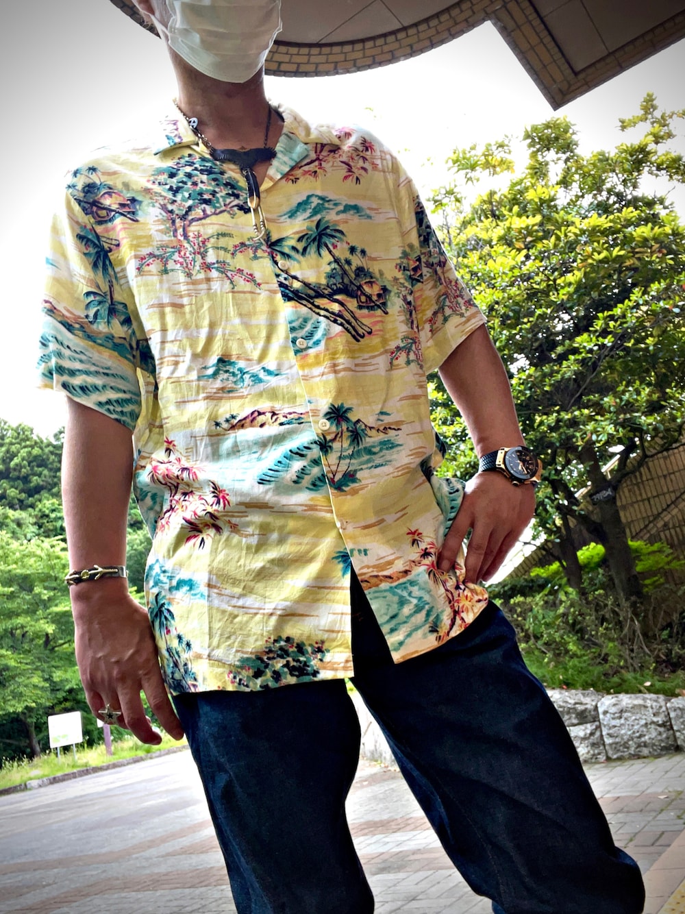 「バンクローバー、BANKROBBER、aloha、H&M、アロハシャツ、アーペーセー、A.P.C.、APC、シルバーアクセサリー、インディアンジュエリー、お洒落さんとつながりたい、お洒落さんと繋がりたい、おしゃれさんと繋がりたい、アメカジ、今日のコーデ」｜「A.P.C.のアイテム（デニムパンツ、ブルー系）」を使った、怠惰ですけれども®︎さん（メンズ・170cm）の夏コーディネートの1枚目の写真