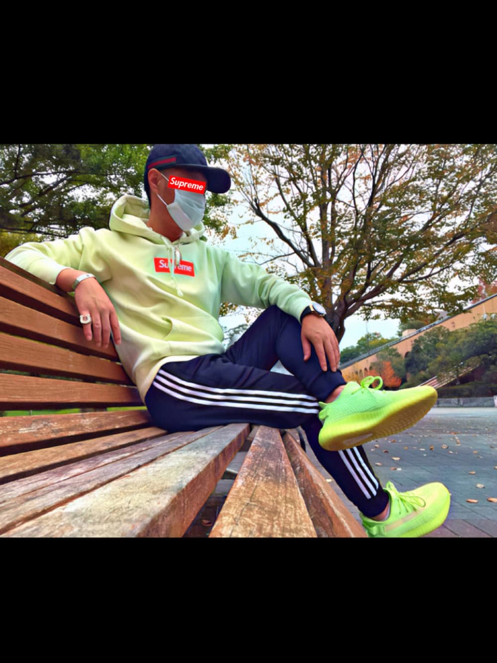 「supreme、GUCCI、シュプリーム、adidas originals、ストリートファッション、今日のコーデ、HUBLOT、お洒落さんとつながりたい、yeezyboost、YeezyBoost350、カニエ・ウェスト」｜「GUCCIのアイテム（キャップ、ブラック系）」を使った、怠惰ですけれども®︎さん（メンズ・170cm）の秋コーディネートの1枚目の写真