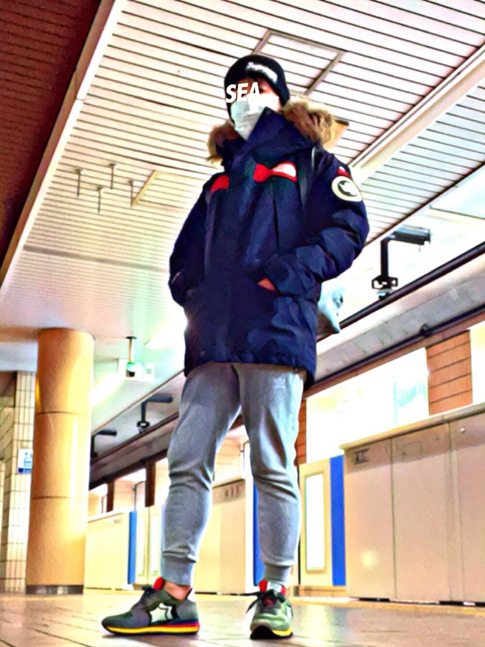 「新年一発目、新年、お洒落さんとつながりたい、今日のコーデ、お正月、冬コーデ、ストリートコーデ、THE NORTH FACE、ノースフェイス、シュプリーム、ストリート系」｜「NEW ERAのアイテム（キャップ、ブラック系）」を使った、怠惰ですけれども®︎さん（メンズ・170cm）の冬コーディネートの1枚目の写真