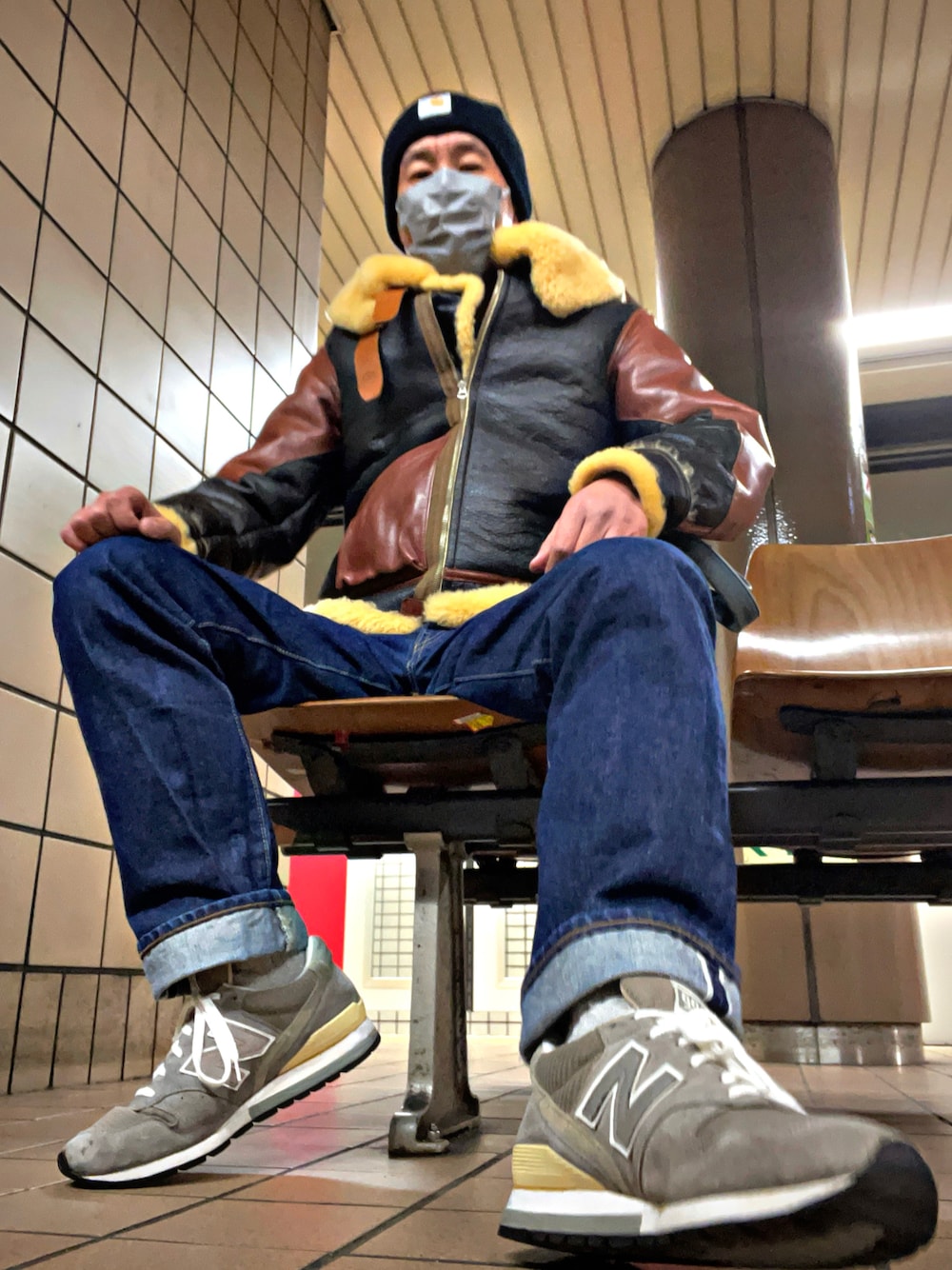 「flight jacket、Type B-3、B-3、New Balance、M996、s501xx、LVC、LEVI'S VINTAGE CLOTHING、ミリタリージャケット、アメカジ、ビンテージ、ヴィンテージ、vintage、今日のコーデ、お洒落さんとつながりたい」｜「Buzz Rickson'sのアイテム（ミリタリージャケット、ブラウン系）」を使った、怠惰ですけれども®︎さん（メンズ・170cm）の冬コーディネートの1枚目の写真