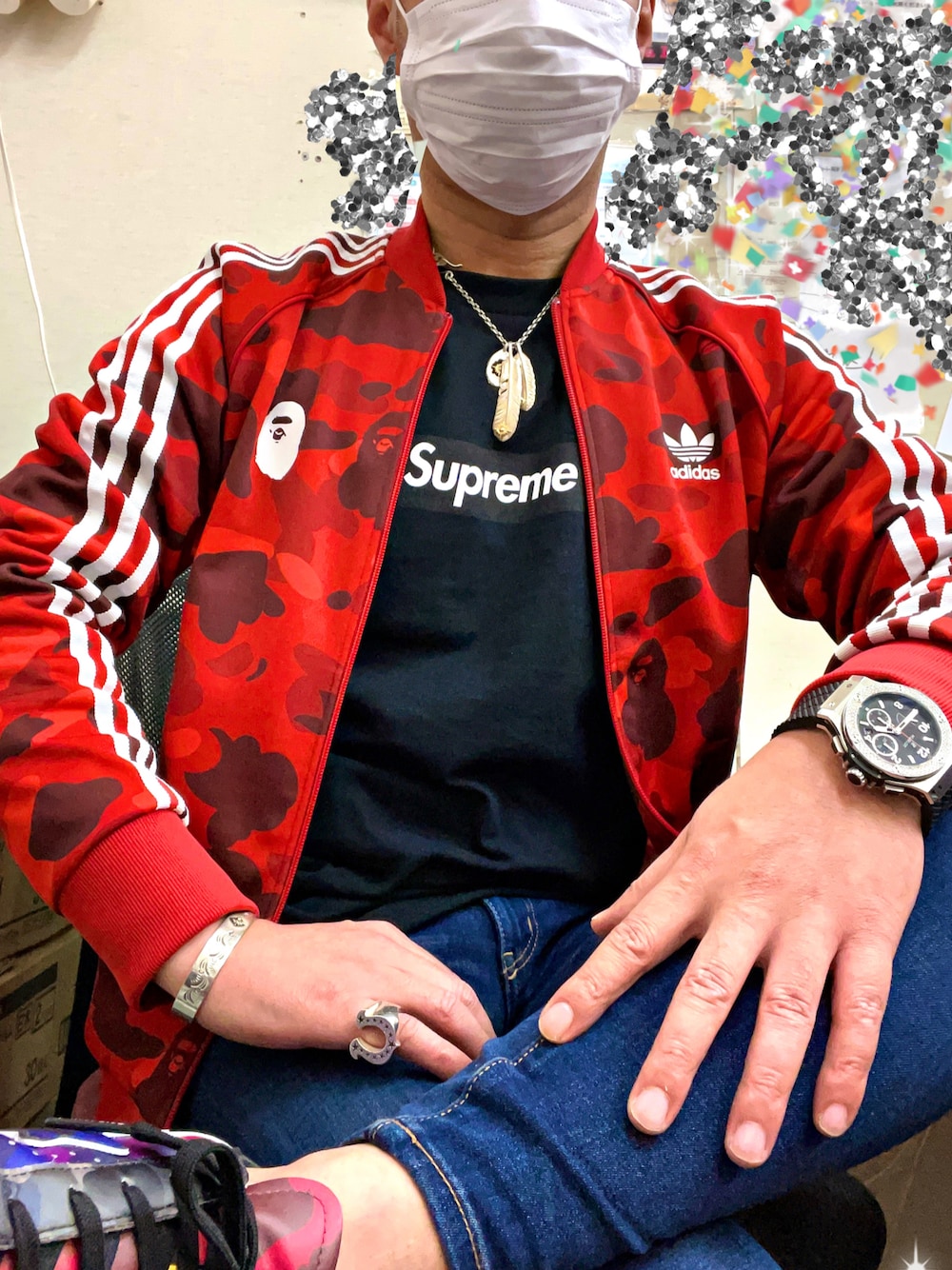 「お洒落さんとつながりたい、今日のコーデ、ストリート系、ストリートファッション、スニーカーコーデ、スニーカー、シルバーアクセサリー、Bape、A BATHING APE、adidas originals、supreme」｜「Supreme のアイテム（Tシャツ/カットソー、ブラック系）」を使った、怠惰ですけれども®︎さん（メンズ・170cm）の秋コーディネートの1枚目の写真