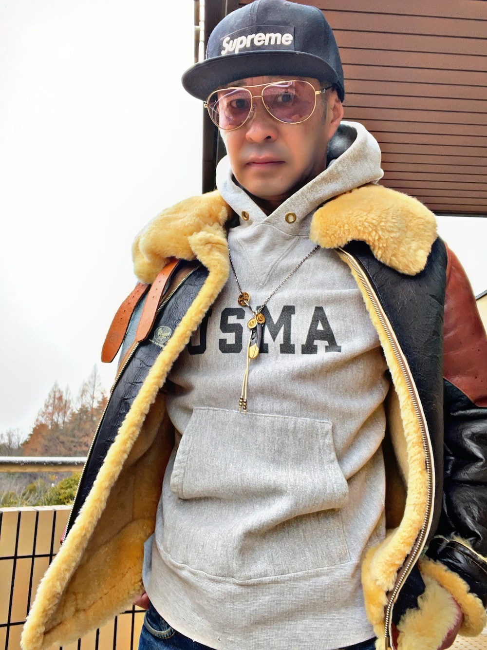 「ゴローズ、タディアンドキング、goro's、tady&king、USMA、Champion、チャンピオン、バズリクソンズ、Chrome Hearts、クロムハーツ、シュプリーム、お洒落さんとつながりたい、今日のコーデ、おしゃれさんと繋がりたい、アメカジ」｜「CHROME HEARTSのアイテム（サングラス、ピンク系）」を使った、怠惰ですけれども®︎さん（メンズ・170cm）の春コーディネートの1枚目の写真