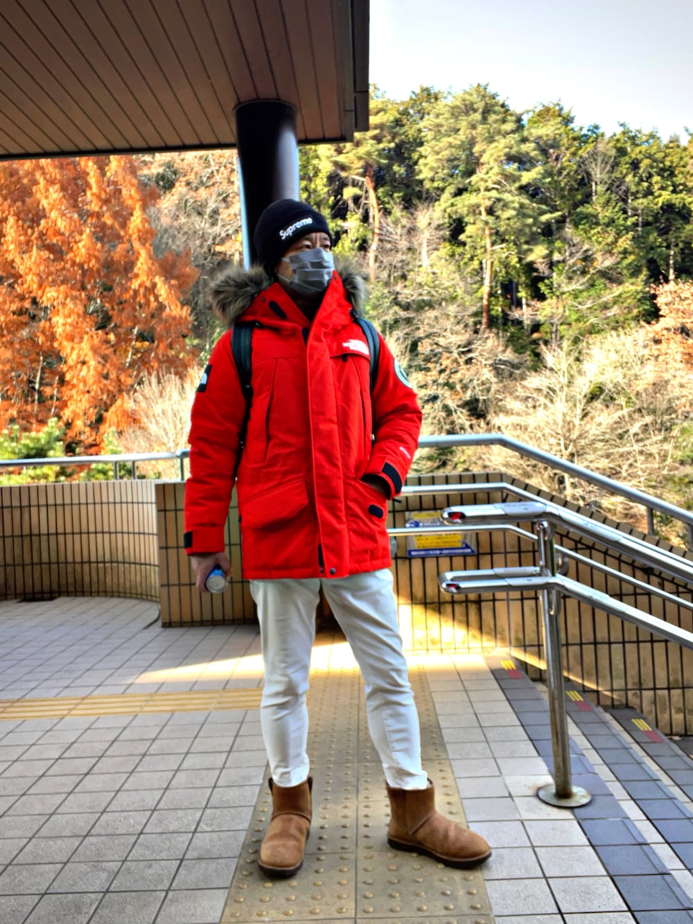 「UGG、THE NORTH FACE、antarcticaparka、ダウンジャケット、ノースフェイス、ニューエラ、NEW ERA、お洒落さんとつながりたい、おしゃれさんと繋がりたい、今日のコーデ、冬コーデ、ストリートコーデ、アメカジ、大人コーデ」｜「NEW ERAのアイテム（ニットキャップ/ビーニー、ブラック系）」を使った、怠惰ですけれども®︎さん（メンズ・170cm）の冬コーディネートの1枚目の写真