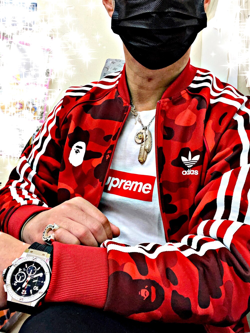 「ウブロ、HUBLOT、Bape、A BATHING APE、adidas originals、supreme、arizonafreedom、シルバーアクセサリー、シュプリーム、アディダスオリジナルス、お洒落さんとつながりたい、今日のコーデ、ストリートコーデ、ジャージ、トラックジャケット」｜「ARIZONA FREEDOMのアイテム（ネックレス、シルバー系）」を使った、怠惰ですけれども®︎さん（メンズ・170cm）の秋コーディネートの1枚目の写真