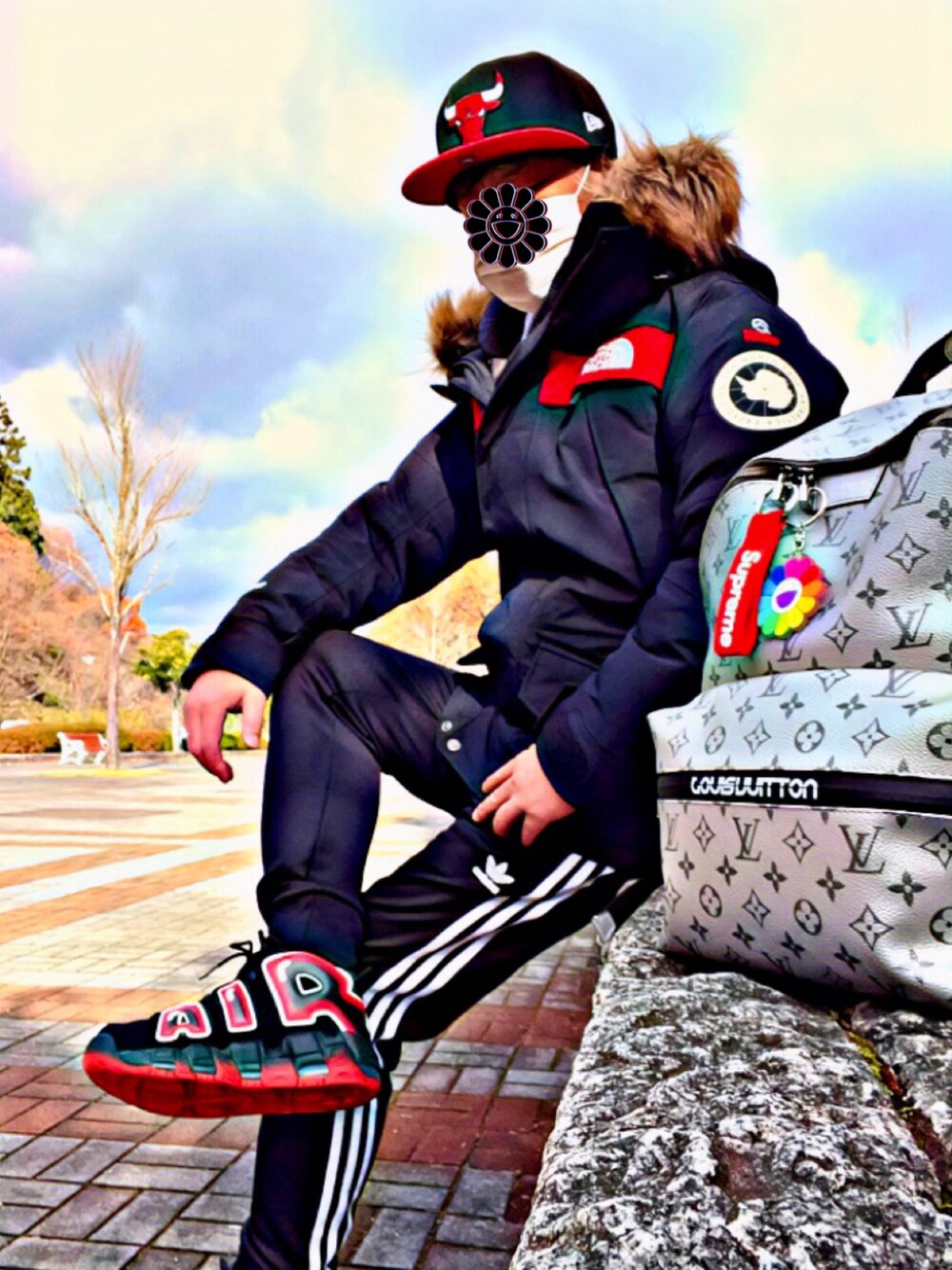 「THE NORTH FACE、adidas originals、モアテン、NIKE、NEW ERA、ノースフェイス、LouisVuitton、ストリート系、ストリートコーデ、スニーカーコーデ、お洒落さんとつながりたい、今日のコーデ」｜「NEW ERAのアイテム（キャップ、ブラック系）」を使った、怠惰ですけれども®︎さん（メンズ・170cm）の冬コーディネートの1枚目の写真