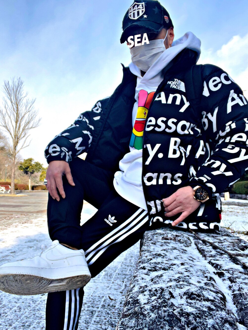 「ストリートコーデ、ストリート系、THE NORTH FACE、supreme、ヌプシ、ダウンジャケット、NIKE、スニーカーコーデ、adidas originals、kaikaikiki、カイカイキキ」｜「YOSHINORI KOTAKE DESIGNのアイテム（キャップ、ブラック系）」を使った、怠惰ですけれども®︎さん（メンズ・170cm）の冬コーディネートの1枚目の写真