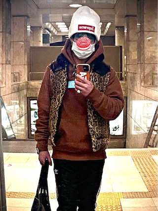 ダウンベストを使った「レオパード柄」のメンズ人気ファッション