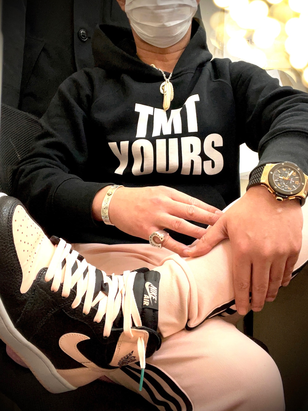 「HUBLOT、TMT、arizonafreedom、シルバーアクセサリー、お洒落さんとつながりたい、今日のコーデ、ストリートコーデ、ストリート系、ジョーダン1、スニーカーコーデ、jordan1」｜「ARIZONA FREEDOMのアイテム（ネックレス、シルバー系）」を使った、怠惰ですけれども®︎さん（メンズ・170cm）の冬コーディネートの1枚目の写真