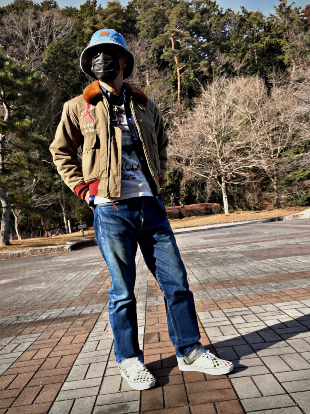 「B-10、フライトジャケット、バンズオールドスクール、バンズ、ヴァンズ、VANS、VANS OLDSKOOL、MoMA、スニーカーコーデ、kicks、お洒落さんとつながりたい、今日のコーデ、おしゃれさんと繋がりたい、comfy Cush」｜「Carharttのアイテム（ハット、ブルー系）」を使った、怠惰ですけれども®︎さん（メンズ・170cm）の冬コーディネートの1枚目の写真