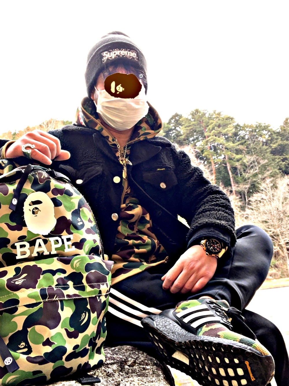 「Bape、A BATHING APE、Wrangler、nano・universe、NIGO®、藤原ヒロシ、木村拓哉、キムタク、裏原、お洒落さんと繋がりたい、お洒落さんとつながりたい、おしゃれさんと繋がりたい、ストリートコーデ、スニーカーコーデ」｜「NEW ERAのアイテム（ニットキャップ/ビーニー、ブラック系）」を使った、怠惰ですけれども®︎さん（メンズ・170cm）の冬コーディネートの1枚目の写真