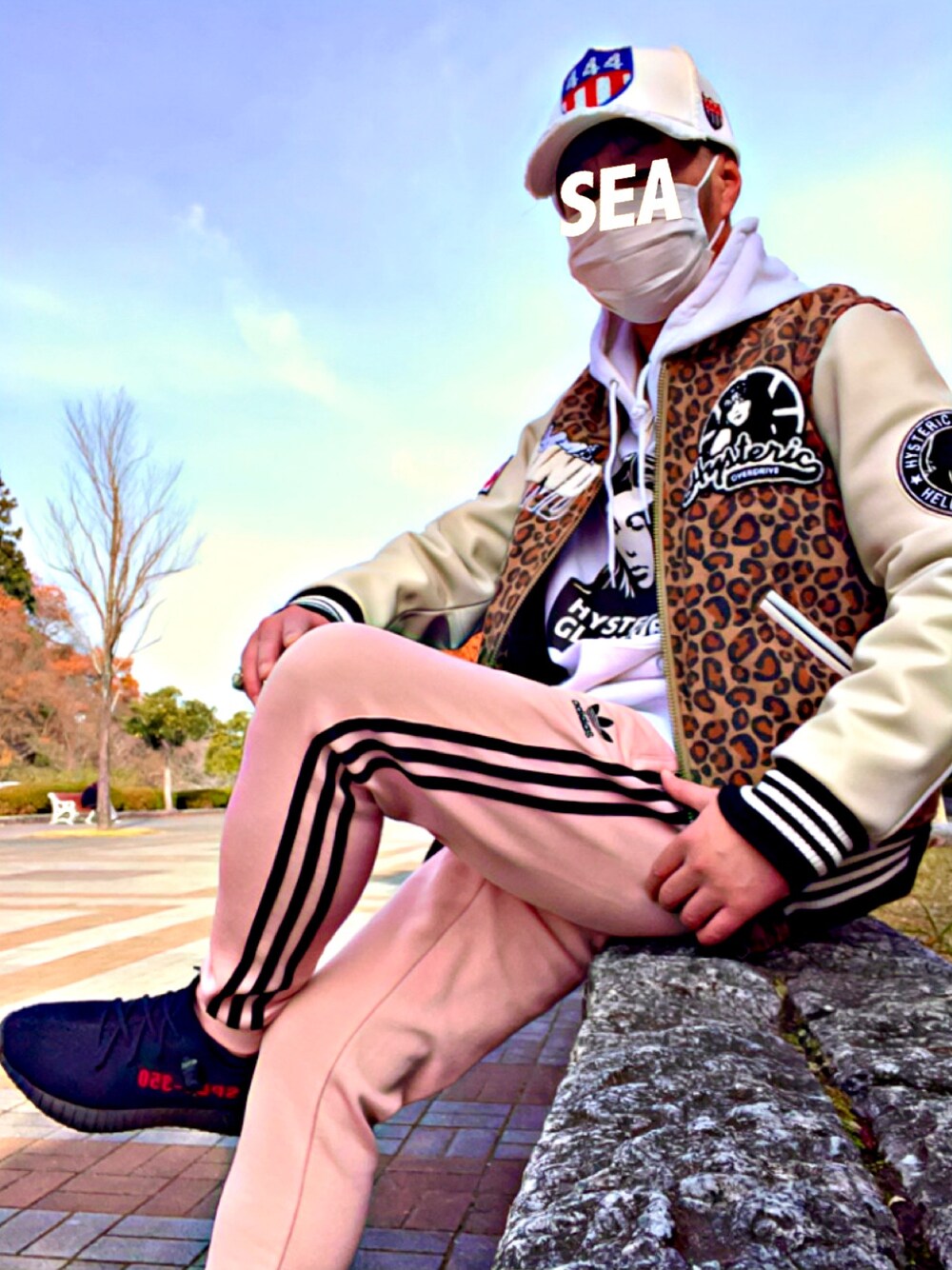 「WINDANDSEA、Hysteric Glamour、x-girl、adidas originals、yeezyboost350V2、スニーカー、ストリート系、ストリートファッション、今日のコーデ、レオパード柄、スタジャン」｜「YOSHINORI KOTAKE DESIGNのアイテム（キャップ、ホワイト系）」を使った、怠惰ですけれども®︎さん（メンズ・170cm）の秋コーディネートの1枚目の写真