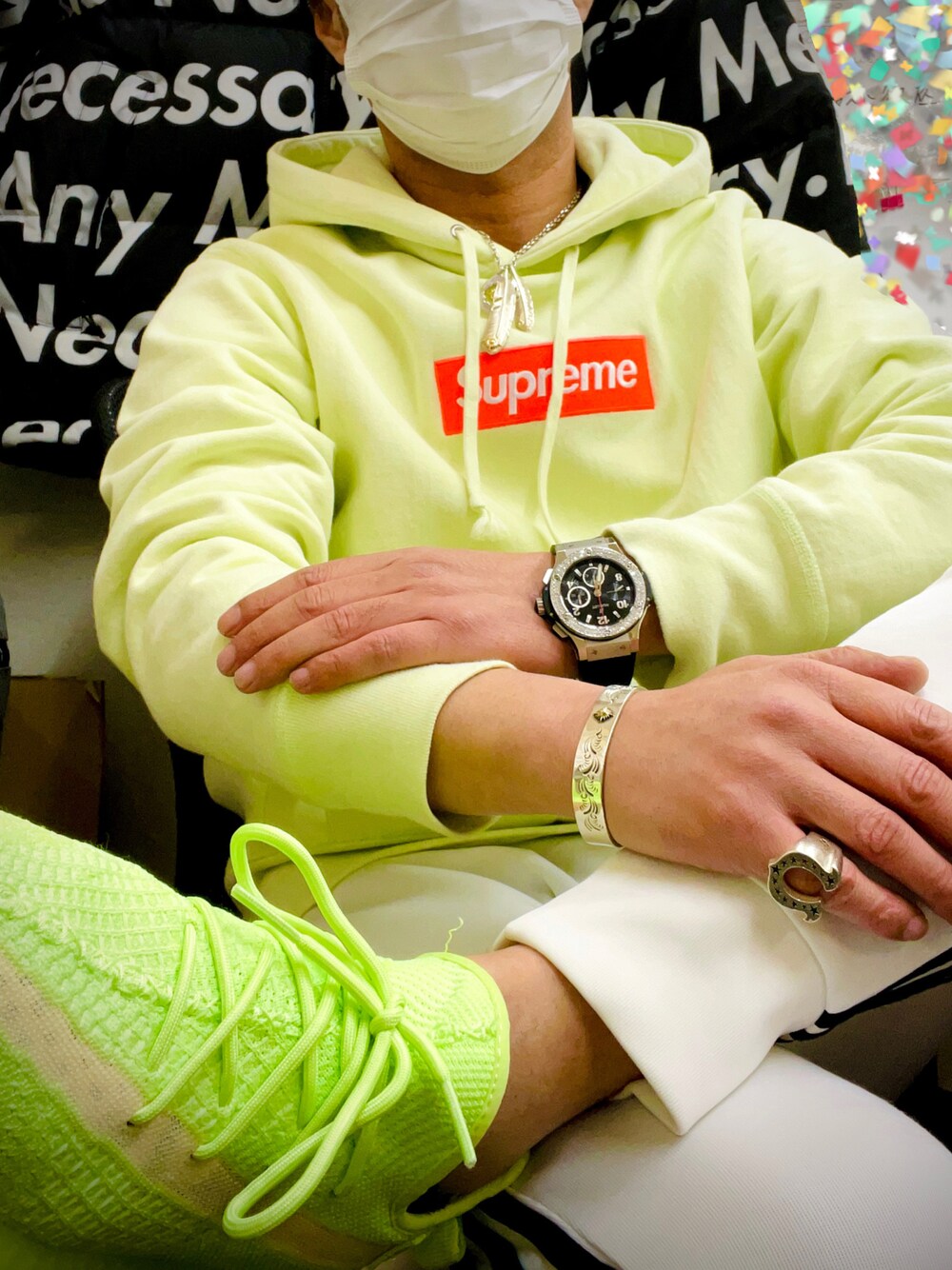 「supreme、シュプリーム、シュプリームボックスロゴ、supremeboxlogo、冬コーデ、アディダスオリジナルス、yeezyboost、YeezyBoost350、adidas originals、今日のコーデ、お洒落さんとつながりたい」｜「Supreme のアイテム（パーカー、その他）」を使った、怠惰ですけれども®︎さん（メンズ・170cm）の冬コーディネートの1枚目の写真