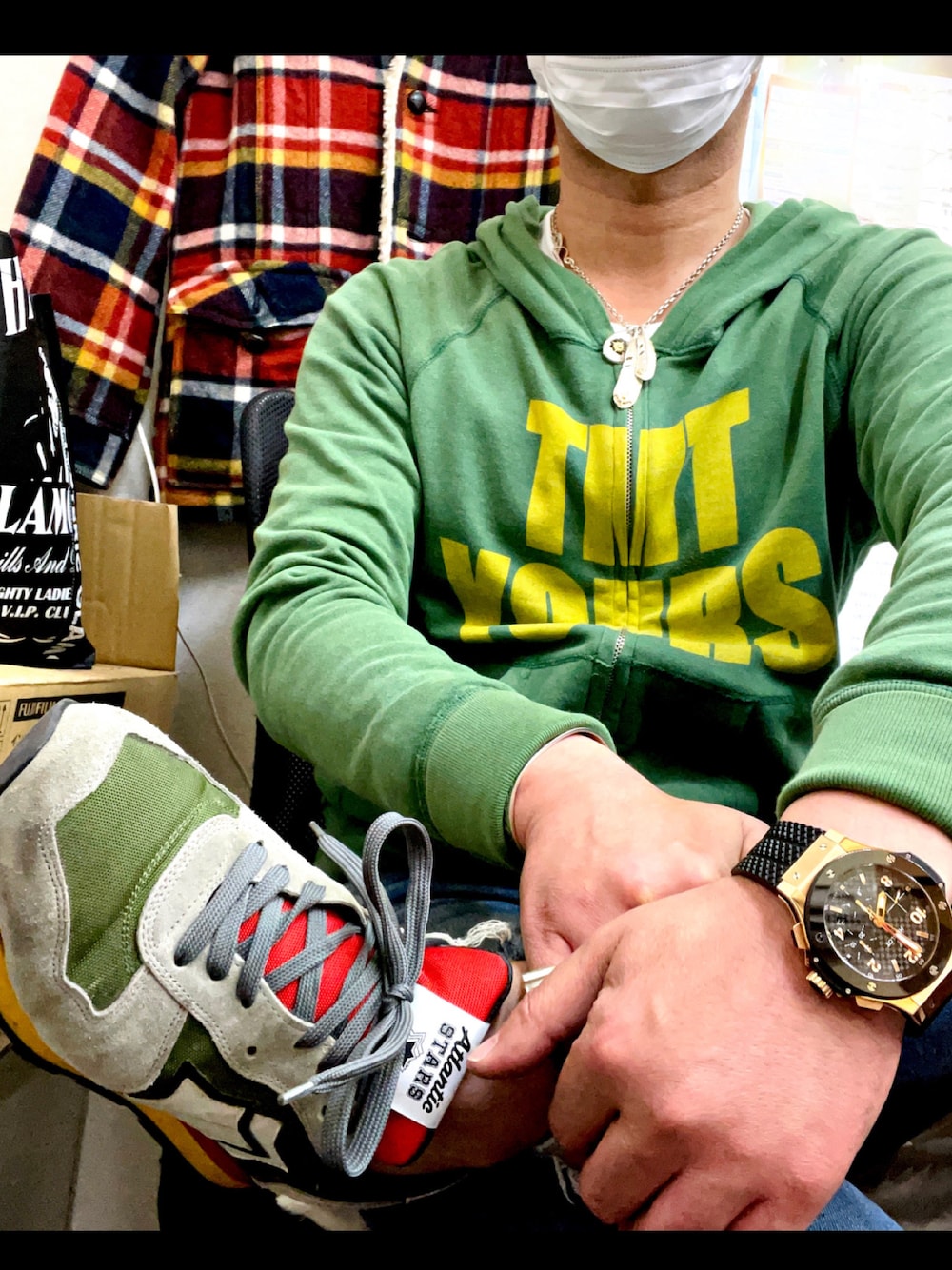 「今日のコーデ、ストリート系、ストリートファッション、ストリートコーデ、TMT、ティーエムティー(TMT)、アトランティックスターズ、スニーカーコーデ、今日の服、HUBLOT、ウブロ」｜「TMTのアイテム（パーカー、グリーン系）」を使った、怠惰ですけれども®︎さん（メンズ・170cm）の秋コーディネートの1枚目の写真
