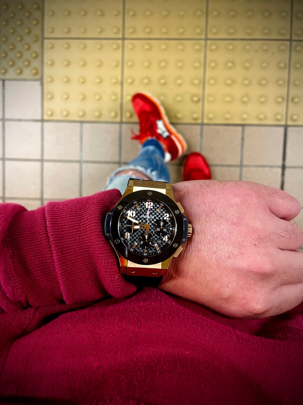 「Atlantic STARS、HUBLOT、hublotbigbang、301PB131RX、機械式時計、お洒落さんとつながりたい、今日のコーデ、ストリートコーデ、スニーカーコーデ」｜「HUBLOTのアイテム（アナログ腕時計、ゴールド系）」を使った、怠惰ですけれども®︎さん（メンズ・170cm）の秋コーディネートの1枚目の写真