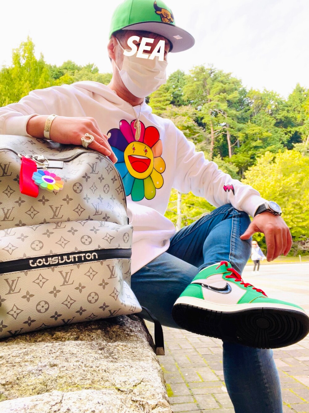 「jordan1、NEW ERA、LouisVuitton、ストリートファッション、今日のコーデ、ストリート系、ジョーダン1、air jordan 1、お洒落さんとつながりたい、kaikaikiki、J Balvin、村上隆」｜「NEW ERAのアイテム（キャップ、グリーン系）」を使った、怠惰ですけれども®︎さん（メンズ・170cm）の秋コーディネートの1枚目の写真