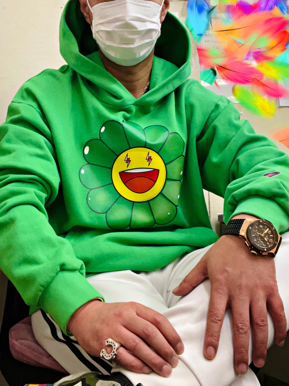 「お洒落さんとつながりたい、おしゃれさんと繋がりたい、ファッション、スニーカー、kaikaikiki、村上隆、J Balvin、ストリート系、ストリートファッション、カイカイキキ」｜「kaikai kikiのアイテム（パーカー、グリーン系）」を使った、怠惰ですけれども®︎さん（メンズ・170cm）の秋コーディネートの1枚目の写真