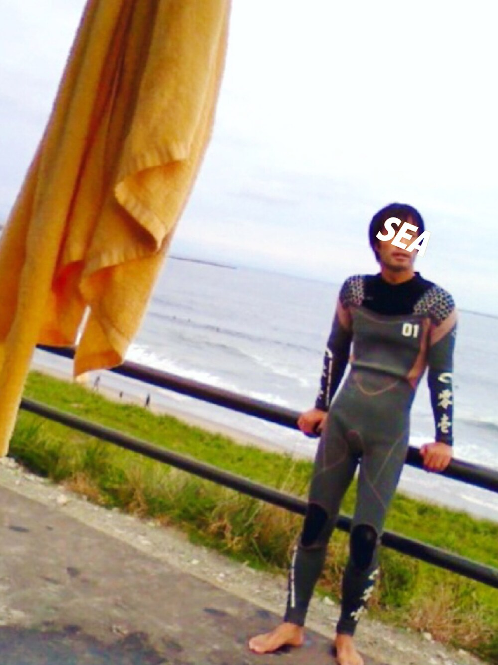 「波乗り、SURF、サーフィン、ウエットスーツ、ウェットスーツ、海、SEA、おしゃれさんと繋がりたい、今日のコーデ」｜「零壱のアイテム（スポーツグッズ、グレー系）」を使った、怠惰ですけれども®︎さん（メンズ・170cm）の冬コーディネートの1枚目の写真
