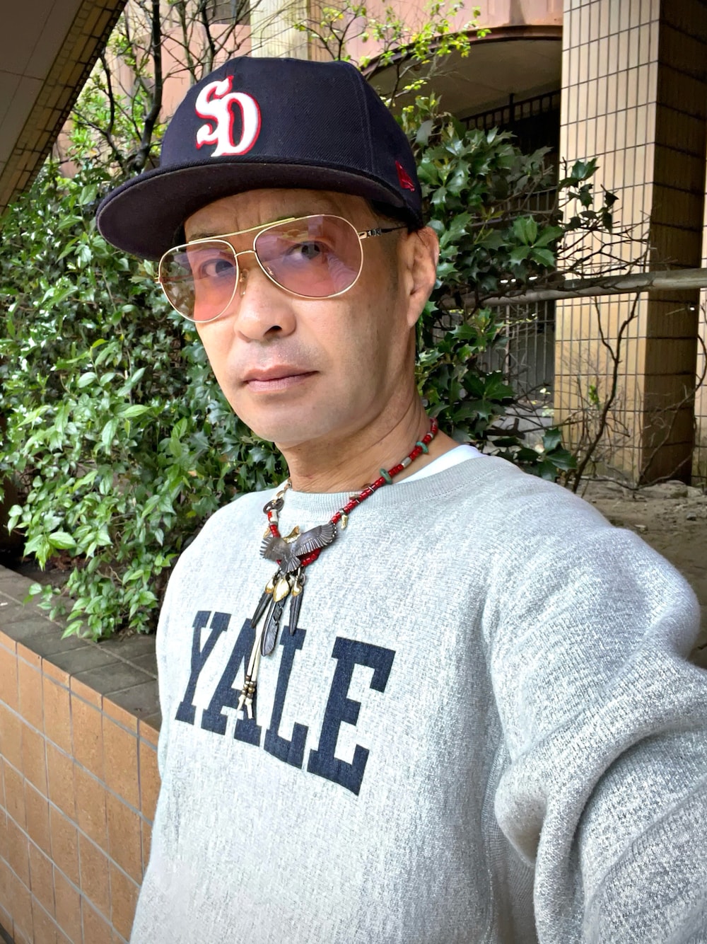 「Champion、vintage、ヴィンスウェ、ビンスエ、今日のコーデ、アメカジ、アイウェア、eyewear、Chrome Hearts、クロムハーツ、スタンダードカリフォルニア、お洒落さんとつながりたい、ゴローズ、大イーグル、タディアンドキング」｜「CHROME HEARTSのアイテム（サングラス、ピンク系）」を使った、怠惰ですけれども®︎さん（メンズ・170cm）の春コーディネートの1枚目の写真