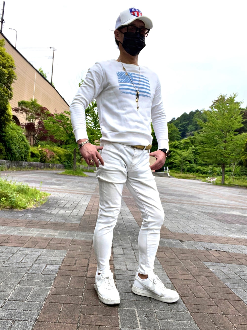 「youthfulsurf、アメリカンイーグル、ナイキ、スニーカーコーデ、NIKE、RAYBAN、今日のコーデ、お洒落さんとつながりたい、おしゃれさんと繋がりたい、お洒落さんと繋がりたい、サーフスタイル、ロンハーマン、Ron Herman、カリフォルニアスタイル、西海岸スタイル」｜「American Eagleのアイテム（デニムパンツ、ホワイト系）」を使った、怠惰ですけれども®︎さん（メンズ・170cm）の春コーディネートの1枚目の写真