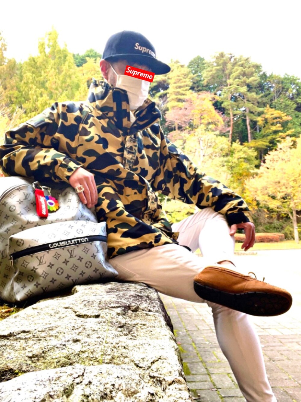 「お洒落さんとつながりたい、アベイシングエイプ、Bape、A BATHING APE、LouisVuitton、今日のコーデ、ストリート系、ストリートファッション、イエローカモ、ファッションコーデ、おしゃれさんと繋がりたい」｜「A BATHING APEのアイテム（ナイロンジャケット、その他）」を使った、怠惰ですけれども®︎さん（メンズ・170cm）の秋コーディネートの1枚目の写真