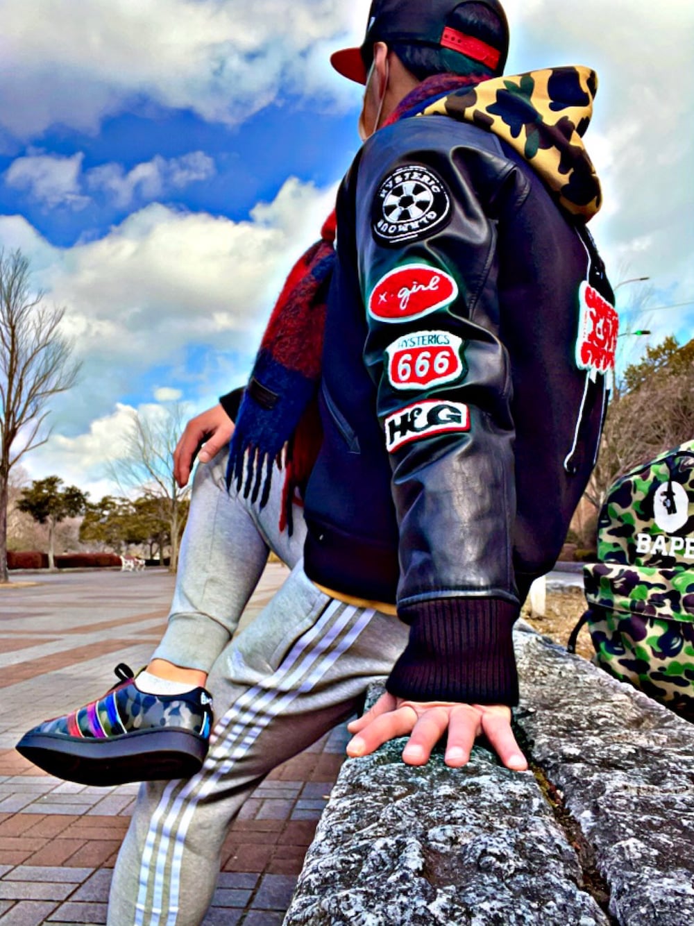 「Bape、A BATHING APE、アベイジングエイプ、x-girl、adidas originals、NEWERA、今日のコーデ、お洒落さんとつながりたい、ストリートコーデ、スニーカーコーデ、bathingape、カモフラ」｜「NEW ERAのアイテム（キャップ、ブラック系）」を使った、怠惰ですけれども®︎さん（メンズ・170cm）の冬コーディネートの1枚目の写真