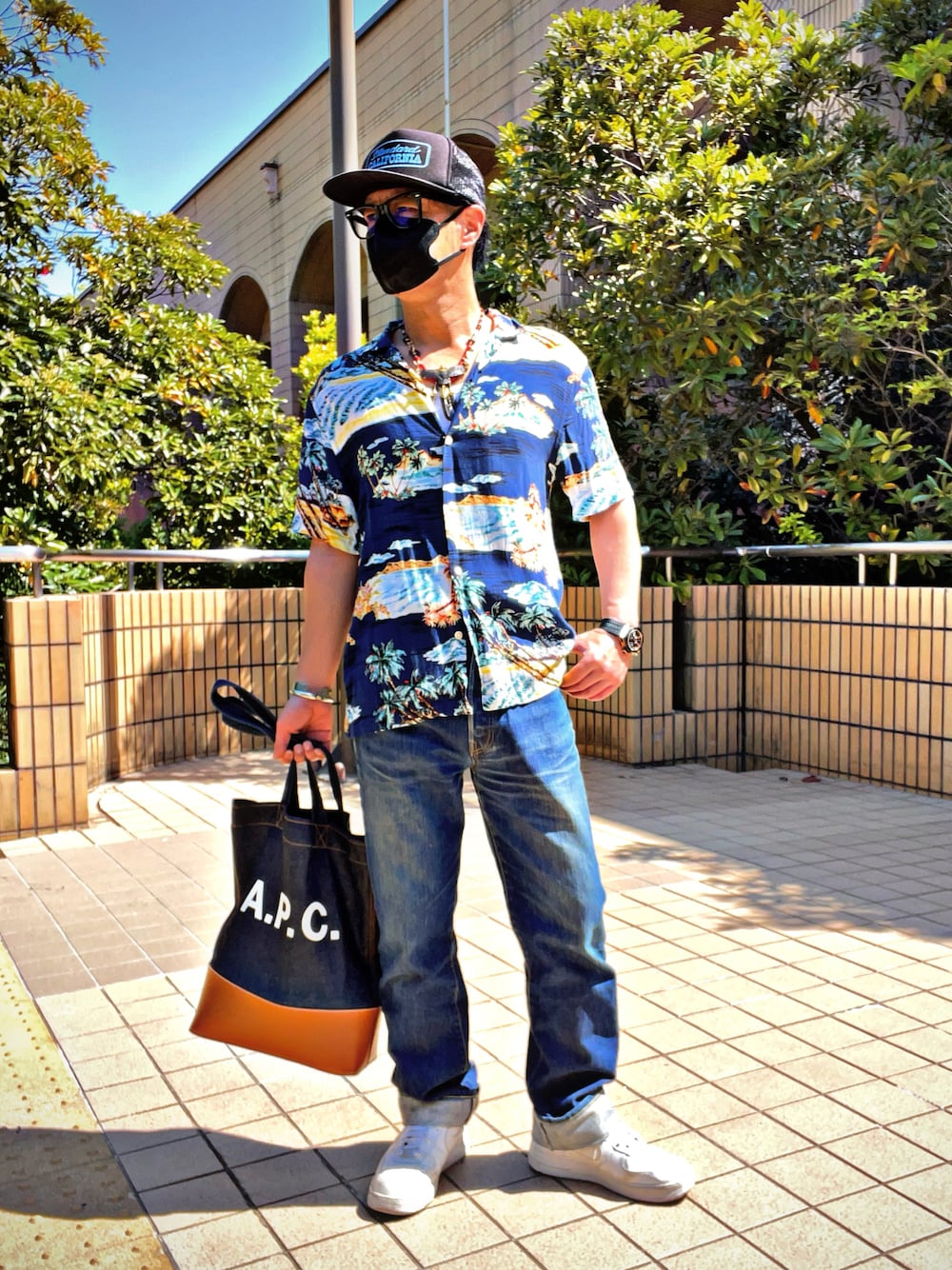 「A.P.C.、STANDARD CALIFORNIA、Levis、LEVI'S VINTAGE CLOTHING、s501xx、大戦モデル、デニム、ジーンズ、ジーパン、アロハシャツ、お洒落さんとつながりたい、おしゃれさんと繋がりたい、今日のコーデ、ray-ban、アメカジ」｜「LEVI'S VINTAGE CLOTHINGのアイテム（デニムパンツ、ブルー系）」を使った、怠惰ですけれども®︎さん（メンズ・170cm）の春コーディネートの1枚目の写真