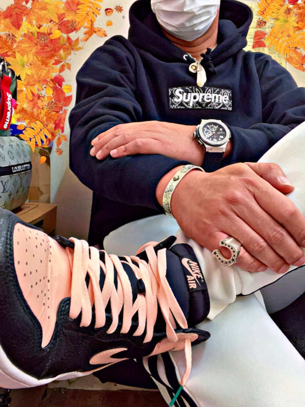 「NIKE、jordan1、supreme、スニーカーコーデ、ストリートファッション、今日のコーデ、ストリート系、シルバーアクセサリー、aj1、ジョーダン1、お洒落さんとつながりたい」｜「ARIZONA FREEDOMのアイテム（ネックレス、シルバー系）」を使った、怠惰ですけれども®︎さん（メンズ・170cm）の秋コーディネートの1枚目の写真