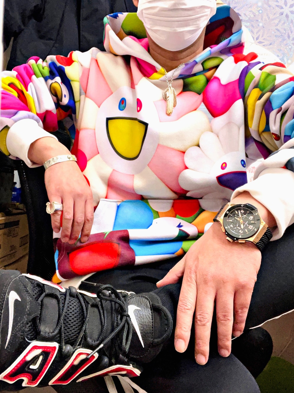 「ストリートコーデ、今日のコーデ、ストリート系、お洒落さんとつながりたい、モアテン、takashimurakami、村上隆、コラボパーカー、kaikaikiki、J Balvin、シルバーアクセサリー」｜「kaikai kikiのアイテム（パーカー、その他）」を使った、怠惰ですけれども®︎さん（メンズ・170cm）の冬コーディネートの1枚目の写真