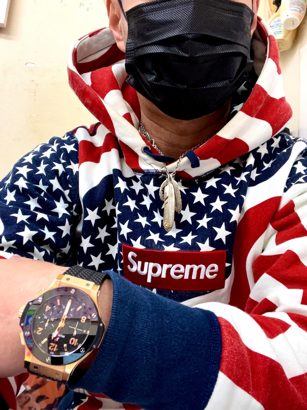 「シュプリーム、シュプリームボックスロゴ、supreme、supreme box logo、星条旗、アメリカンフラッグ、ウブロ、ウブロビッグバン、HUBLOT、hublotbigbang、301PB131RX、今日のコーデ、お洒落さんとつながりたい、ストリート、スニーカー」｜「ARIZONA FREEDOMのアイテム（ネックレス、シルバー系）」を使った、怠惰ですけれども®︎さん（メンズ・170cm）の秋コーディネートの1枚目の写真