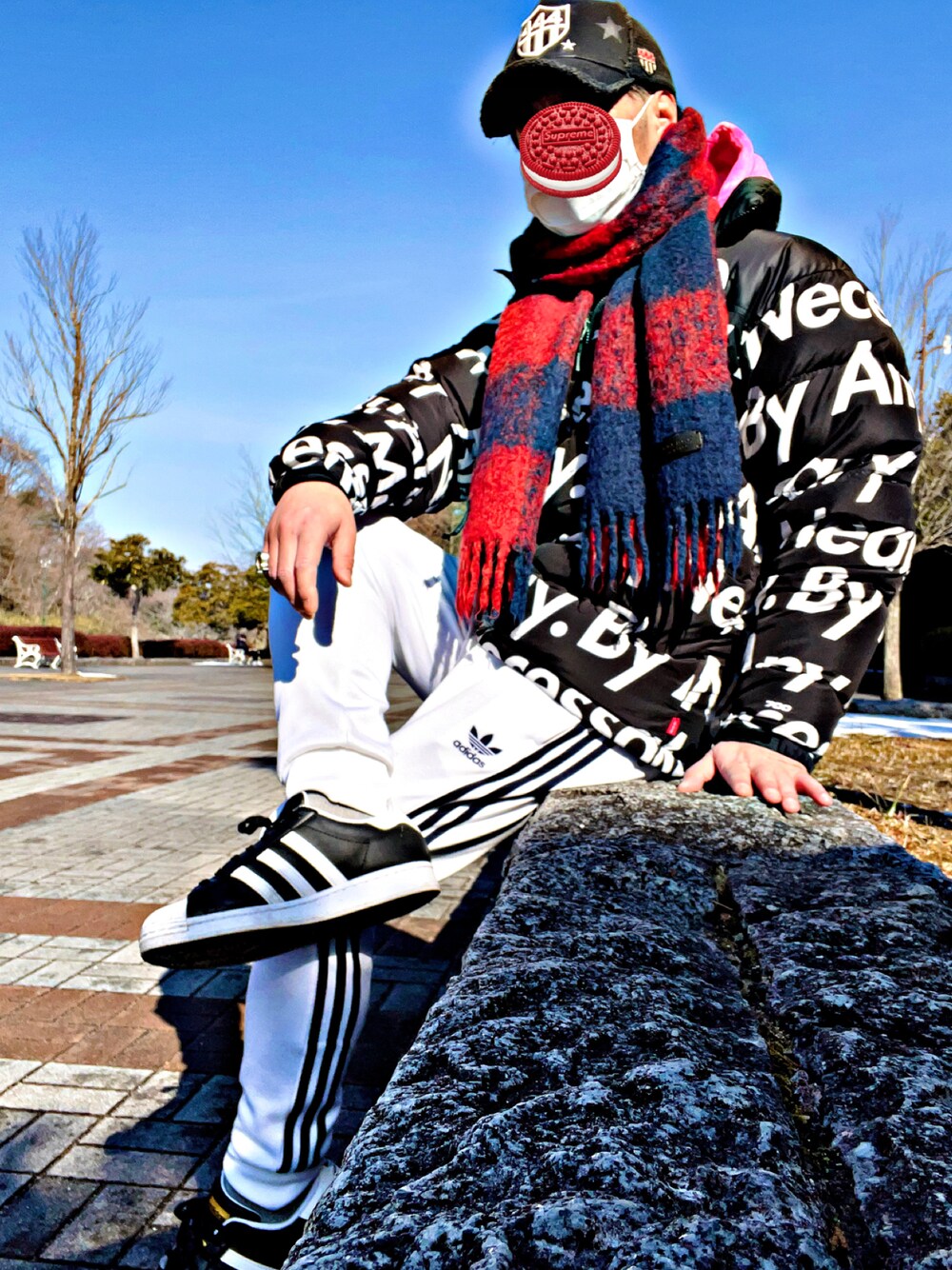 「supreme、THE NORTH FACE、シュプリーム、アディダスオリジナルス、adidas originals、burberry、バーバリー、ストリートコーデ、スニーカーコーデ、お洒落さんとつながりたい、今日のコーデ」｜「YOSHINORI KOTAKE DESIGNのアイテム（キャップ、ブラック系）」を使った、怠惰ですけれども®︎さん（メンズ・170cm）の冬コーディネートの1枚目の写真