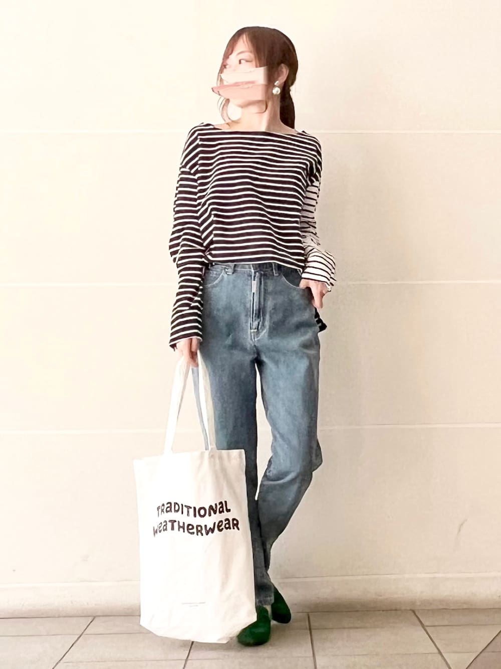 「SOMETHING、EDWIN、デニム、デニムパンツ、パンツスタイル、ボーダー、Traditional Weatherwear、make_ai、グリーン、トートバッグ、シンプル、きれいめカジュアル、春コーデ、休日スタイル、オトナ女子」｜「SOMETHINGのSOMETHING/サムシング【年間ベストセラー】 FRENCH NOUVEAU Wフロントルーミースリムデニムパンツ（デニムパンツ、ブルー系）」を使った、syrupさん（レディース・162cm）の春コーディネートの1枚目の写真