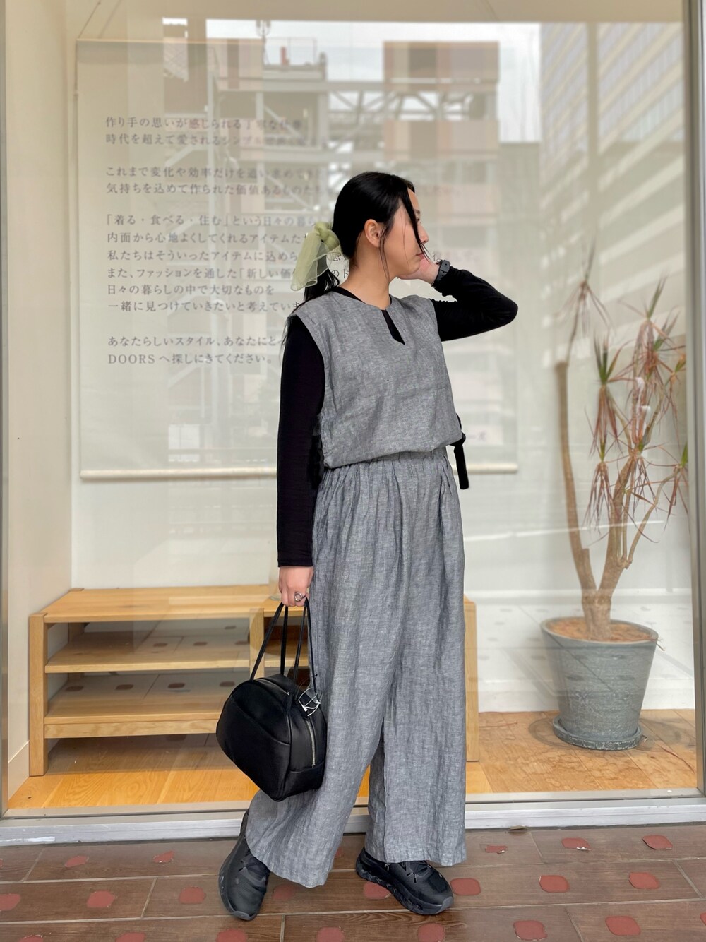 URBAN RESEARCH DOORSのベストを使った「セットアップ」のレディース