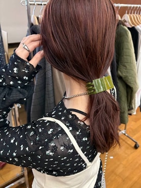 「アイテム（ヘアアクセサリー、グリーン系）」を使った、RINO🦋🤍さん（レディース・162cm）の秋コーディネート